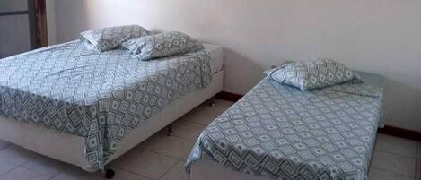 家庭三人房 | 笔记本电脑工作区、免费 WiFi