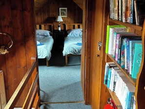 Cottage | 2 bedrooms, individually decorated, individually furnished
