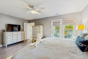 4 bedrooms, iron/ironing board, internet, bed sheets