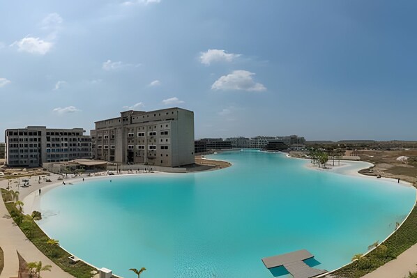 حمام سباحة