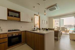 Fridge, microwave, oven, coffee/tea maker