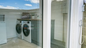 Interior - Pen Tywyn - sleeps 7 guests  in 3 bedrooms (Rhosneigr)