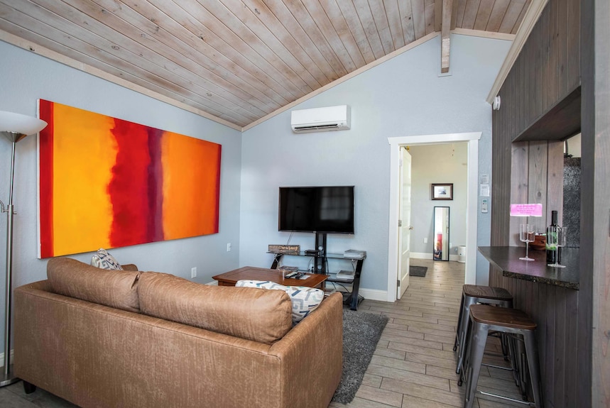 Kitchen, Walk-in Shower, One Block Off Main - Fredericksburg