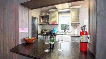 冰箱、微波炉、烤箱、炉灶