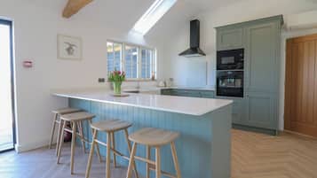 Cottage | Private kitchen | Cookware/dishes/utensils