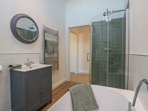 Shower - The Hide (Colchester)