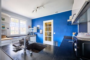 Refrigerador, microondas, horno y lavavajillas 