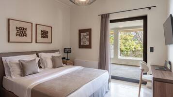 Villa, Pool View | 5 bedrooms, hypo-allergenic bedding, desk, laptop workspace