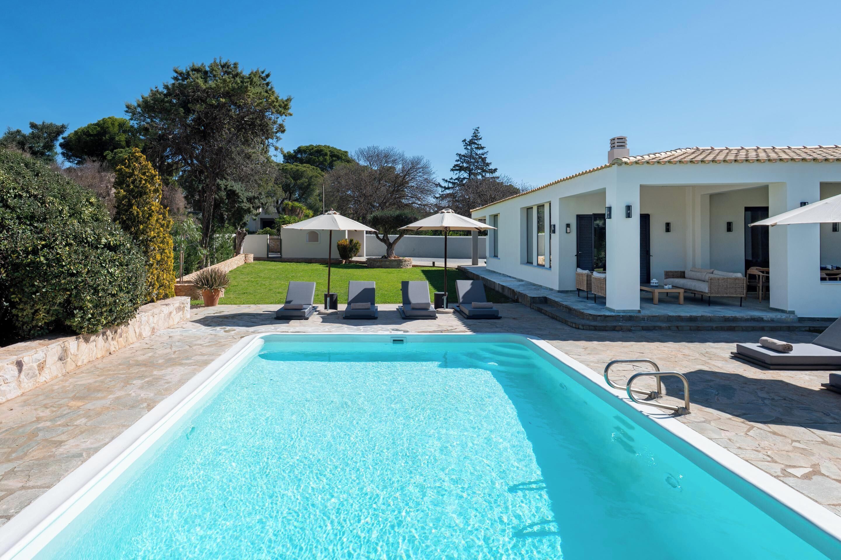 Piscine extérieure (ouverte en saison)