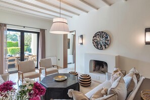 Villa, Pool View | Ruang tamu | TV Pintar, Netflix, perkhidmatan penstriman, pejabat 