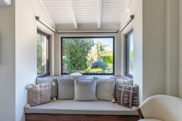 Villa, Pool View | Living room | 40-inch Smart TV with satellite channels, Netflix, streaming services