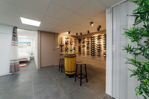 1 slaapkamer, een strijkplank/strijkijzer, reisbedje, gratis wifi