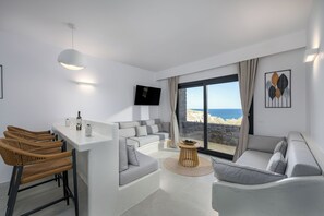 Luxury Villa, Sea View | Ruang tamu | 50 inci sebuah televisyen pintar dengan satelit, pendiangan 