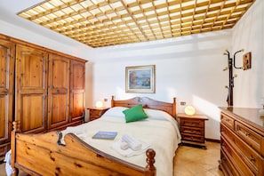 1 bedroom, free WiFi, bed sheets