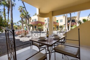 屋外ダイニングエリア