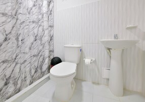 Ducha, toallas, jabón, shampoo