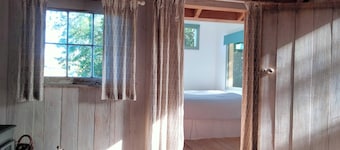 Cosy Mountain Hut, In the Black Mountains near Hay on Wye.Sleeps 2