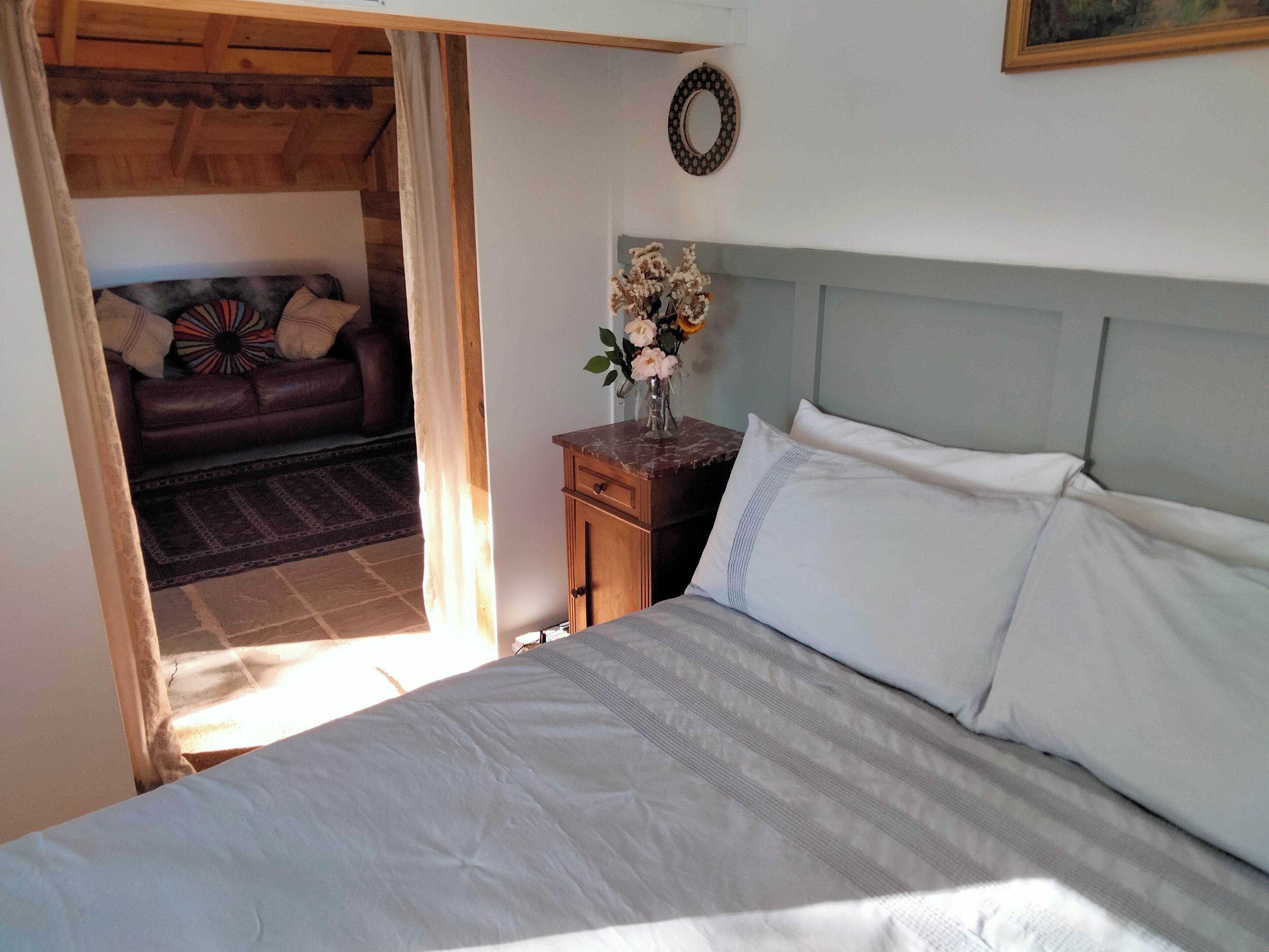 1 bedroom, bed sheets