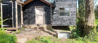 Cosy Mountain Hut, In the Black Mountains near Hay on Wye.Sleeps 2