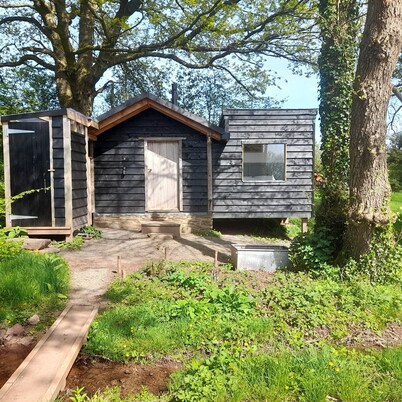 Cosy Mountain Hut, In the Black Mountains near Hay on Wye.Sleeps 2