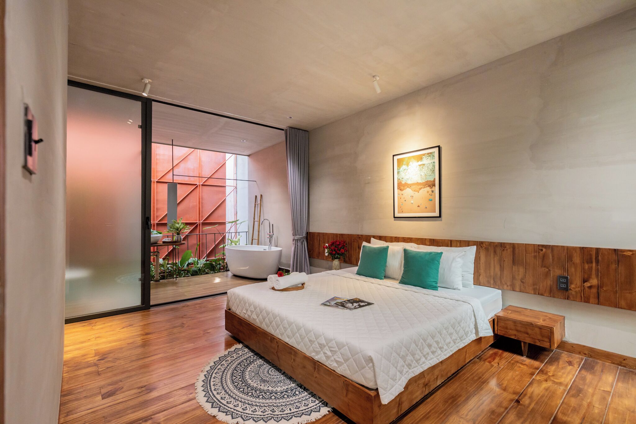 4 bedrooms, iron/ironing board, WiFi, bed sheets