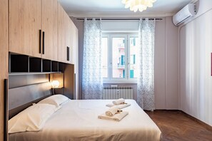 2 عدّة غرف نوم وواي فاي مجانًا وملاءات أسرّة