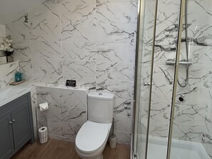 Cottage | Bilik Mandi | Pancuran mandi 