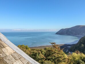 Beach nearby - Bayview Tower (Lynton)