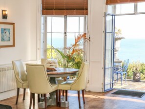 Dining - Bayview Tower (Lynton)