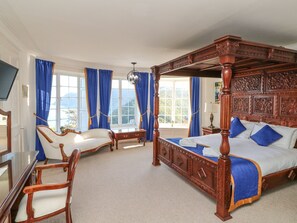 2 bedrooms, individually decorated, individually furnished, free WiFi - Bayview Tower (Lynton)