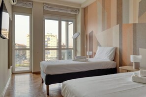 2 habitaciones, cortinas blackout y tabla de planchar con plancha 