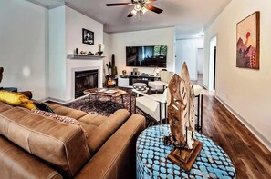 Stereoanlegg og kontorer