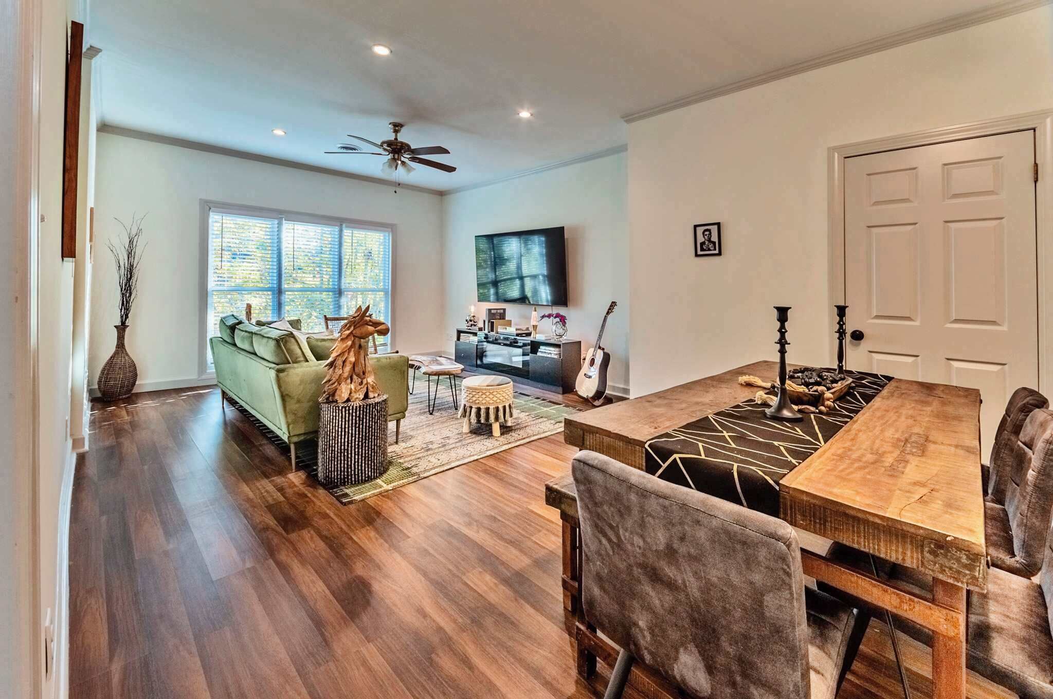 电视、立体声音响、办公室