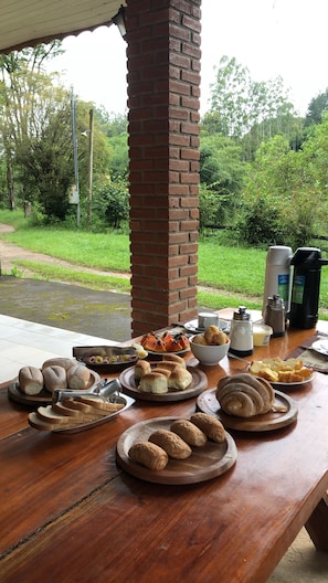 Free daily buffet breakfast  - Recanto Mineiro (São Lourenço)