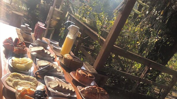 A buffet table with various food items and utensils. - Recanto Mineiro (São Lourenço)