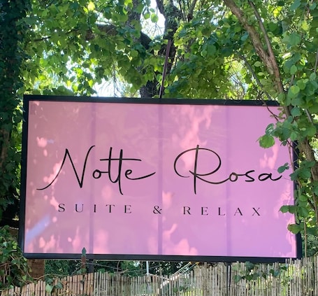 NOTTE ROSA SUITES & RELAX
