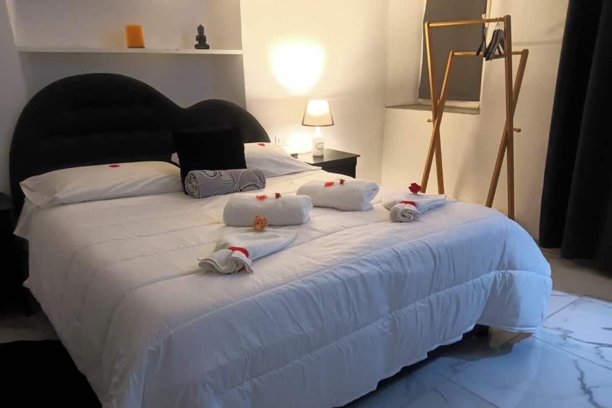 Deluxe Room, Patio | In-room safe, WiFi (free)