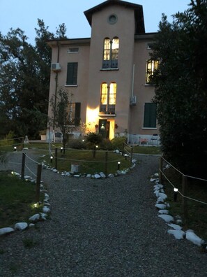 Exterior - NOTTE ROSA SUITES & RELAX (Fornovo di Taro)