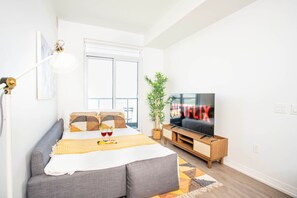 2 bedrooms, desk, iron/ironing board, WiFi