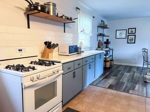 Fridge, microwave, oven, stovetop - Balsam Haus :: 2 BR Finland, MN (Finland)