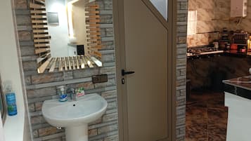 Handtücher, Seife, Toilettenpapier