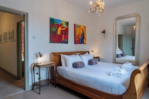 1 bedroom, desk, iron/ironing board, WiFi