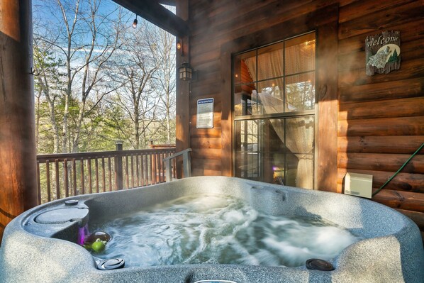 Outdoor spa tub