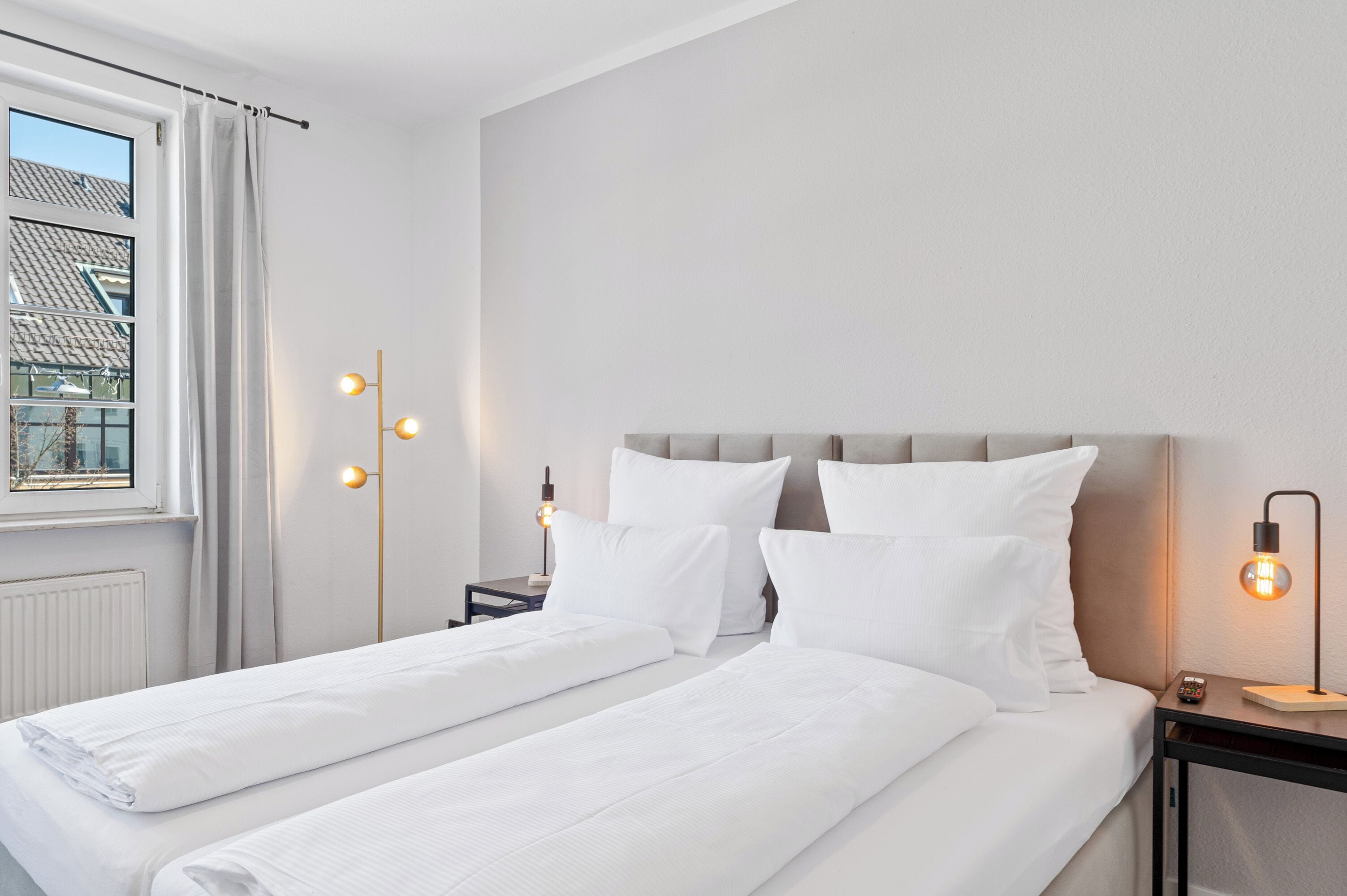 Comfort Apartment | In-room safe, desk, laptop workspace, blackout drapes