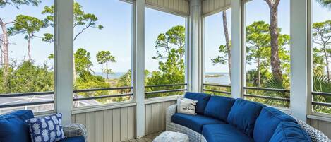 Televisión, libros, oficina