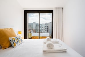 2 bedrooms, Internet, bed sheets - GuestReady - The Gods: Freya (Porto)