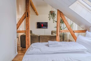 4 chambres, bureau, système d’insonorisation, fer et planche à repasser
