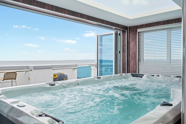 Bañera de hidromasaje interior
