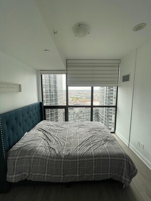 2 bedrooms, iron/ironing board, WiFi, bed sheets - Expo 2 Condo, Just Under 1000 Sq Ft, 2 Bedroom Plus Den 2 Bath Corner Unit (Vaughan)