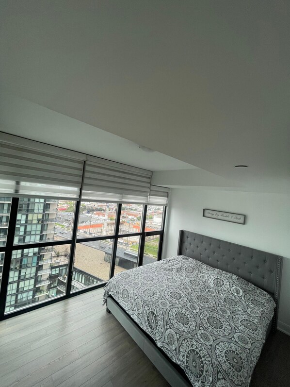 2 bedrooms, iron/ironing board, WiFi, bed sheets - Expo 2 Condo, Just Under 1000 Sq Ft, 2 Bedroom Plus Den 2 Bath Corner Unit (Vaughan)